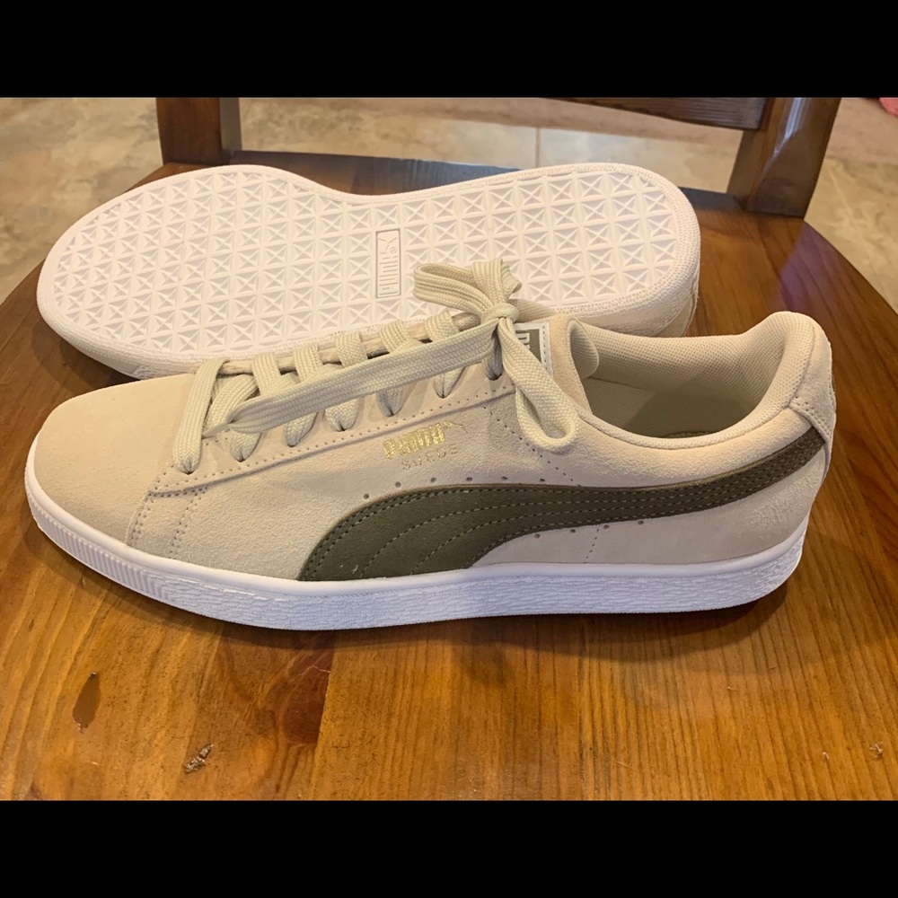 SOLD!! Men’s Puma Suede shoes
